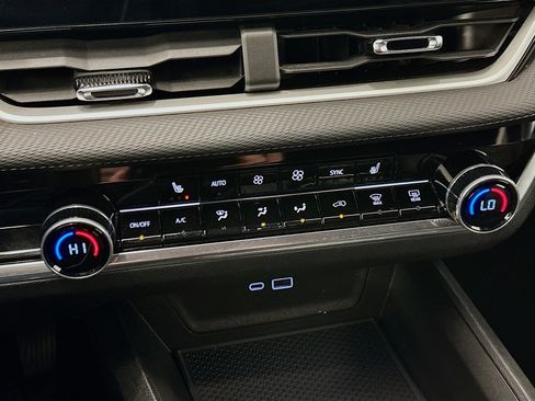 Used 2025 Chevrolet Equinox LT w/ Convenience Package II image 24