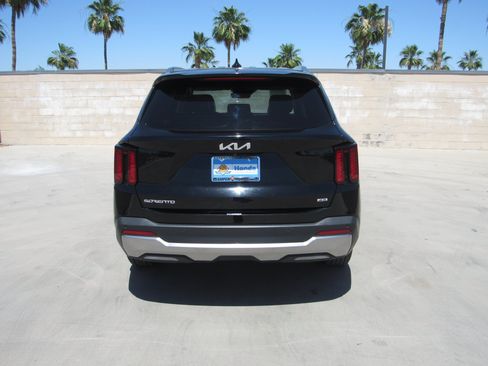 Used 2024 Kia Sorento S AWD/4WD image 7