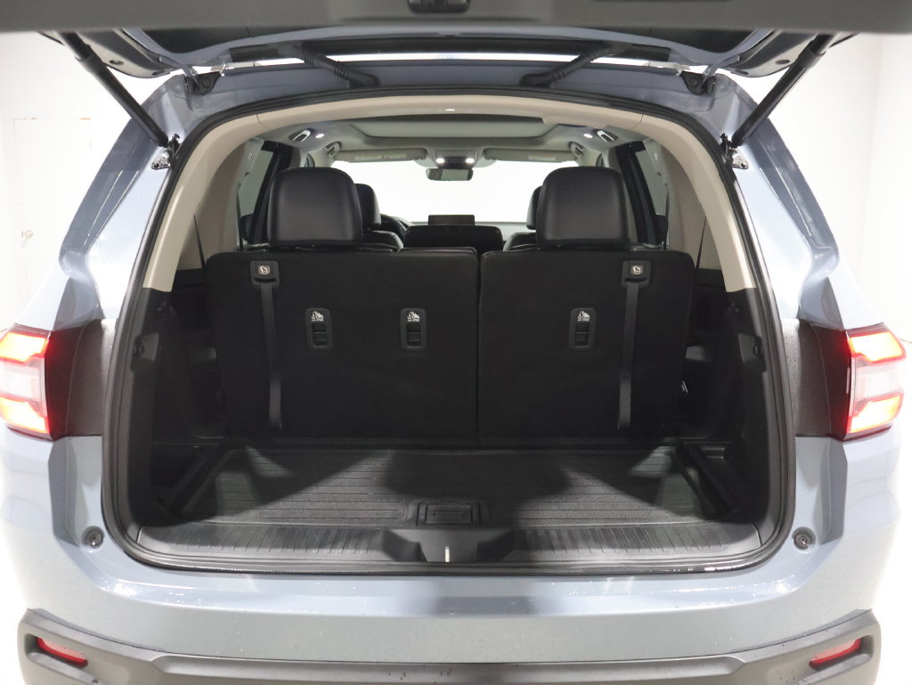 Used 2023 Honda Pilot Touring image 4