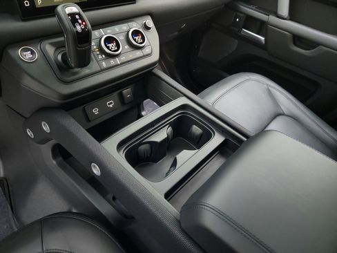 Used 2024 Land Rover Defender 110 V8 image 19