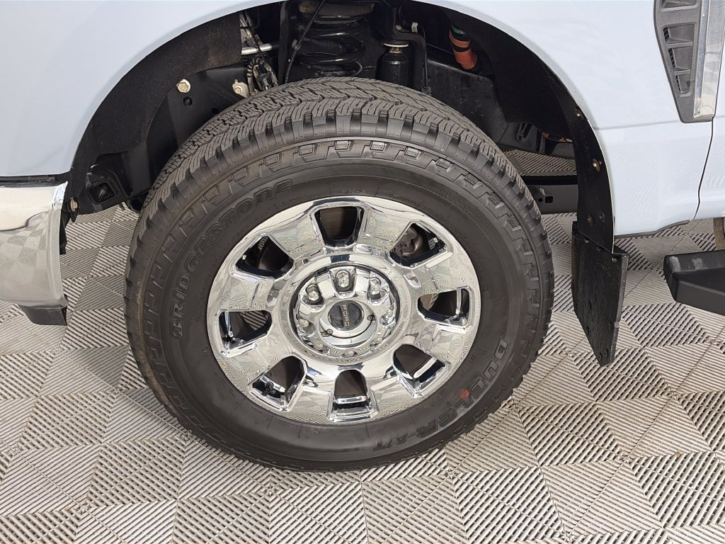 Certified 2025 Ford F350 4x4 Crew Cab Super Duty image 8