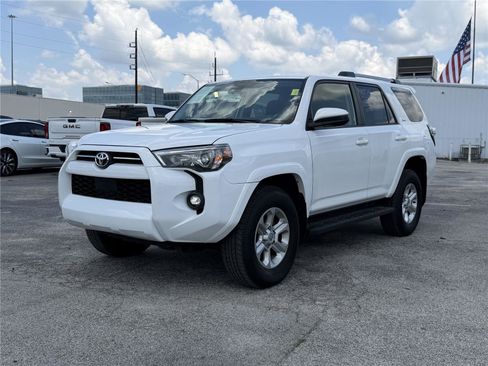 Used 2024 Toyota 4Runner SR5 AWD/4WD image 4