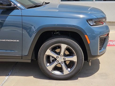 New 2026 Jeep Grand Cherokee Limited AWD/4WD image 6