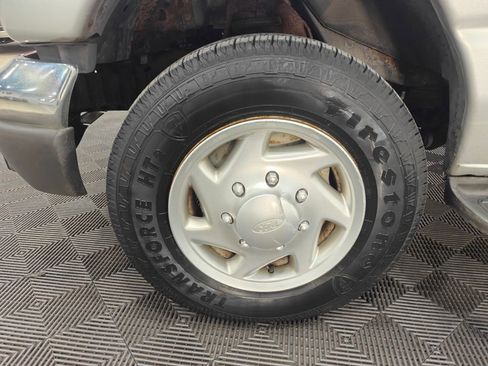 Used 2006 Ford E-350 and Econoline 350 XLT image 8