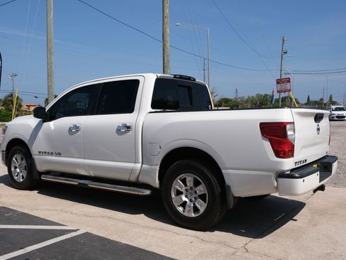 Used 2018 Nissan Titan SV w/ SV Convenience Package RWD image 7