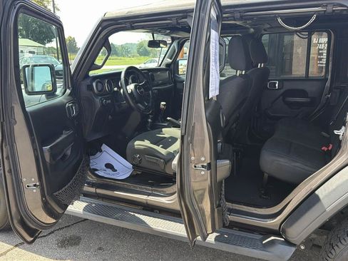 Used 2019 Jeep Wrangler Unlimited Sport S AWD/4WD image 7