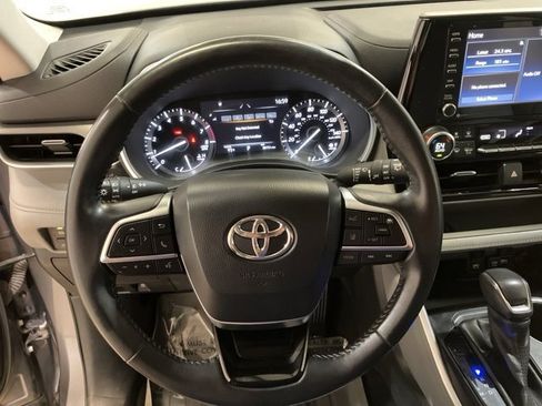 Used 2020 Toyota Highlander XLE image 12