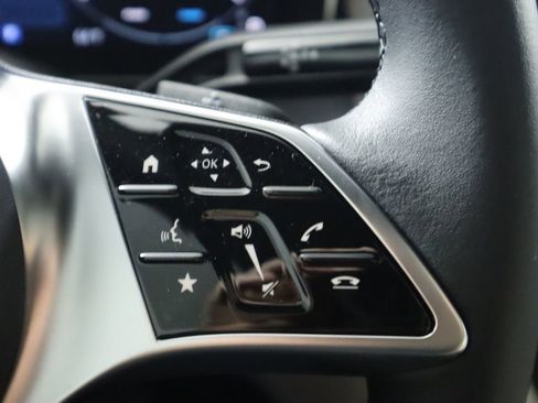 Certified 2025 Mercedes-Benz GLC 300 image 12