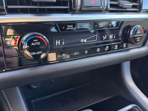 Used 2025 Nissan Pathfinder SL image 23