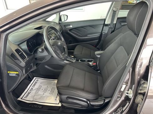 Used 2017 Kia Forte LX image 8