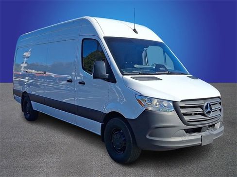Used 2025 Mercedes-Benz Sprinter 2500 image 3