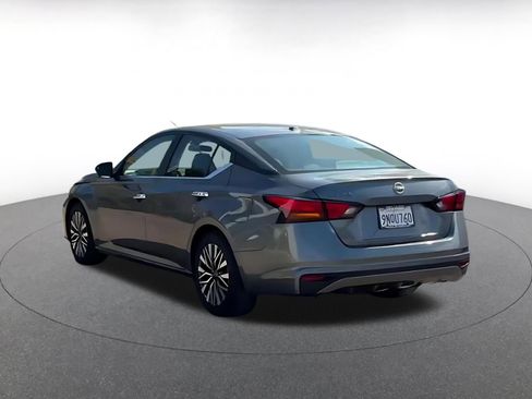 Used 2025 Nissan Altima 2.5 SV image 11