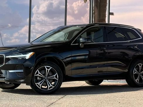 Used 2022 Volvo XC60 B5 Momentum image 3