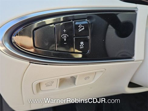 Used 2025 Genesis Electrified GV70 w/ Prestige Package image 29