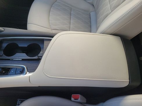 Used 2022 Buick Enclave Avenir w/ Avenir Technology Package image 23