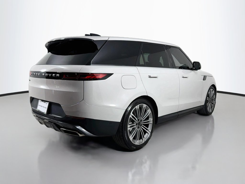 Used 2026 Land Rover Range Rover Sport SE AWD/4WD image 5