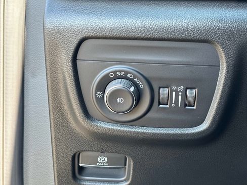 New 2025 Jeep Grand Cherokee Limited w/ Luxury Tech Group II AWD/4WD image 32
