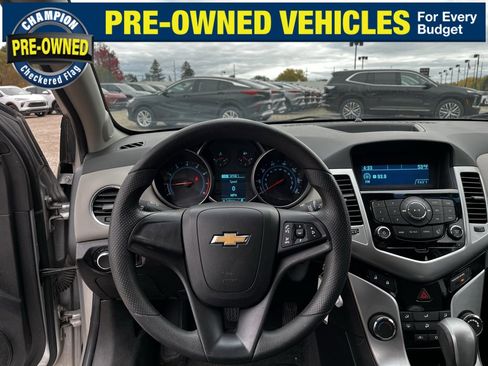 Used 2014 Chevrolet Cruze LS image 18