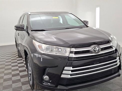 Used 2019 Toyota Highlander XLE image 7