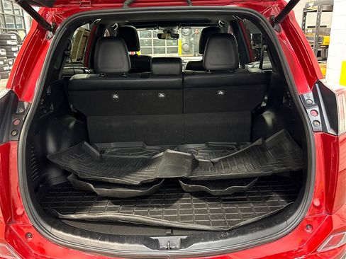 Used 2017 Toyota RAV4 SE image 12