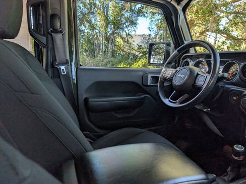 Used 2021 Jeep Wrangler Unlimited Sport AWD/4WD image 15