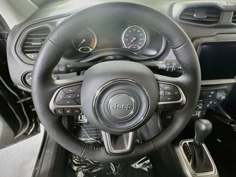 Used 2022 Jeep Renegade Latitude w/ Convenience Group AWD/4WD image 11