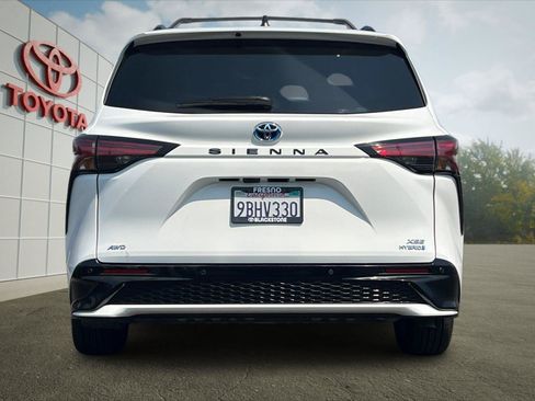 Certified 2022 Toyota Sienna XSE w/ XSE Plus Package AWD/4WD image 3