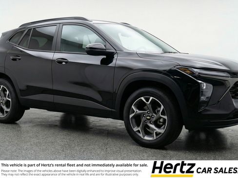 Used 2025 Chevrolet Trax LT image 1
