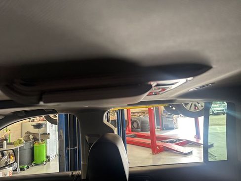 Used 2019 Chevrolet Suburban Premier image 11