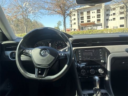 Used 2020 Volkswagen Passat 2.0T SE image 9