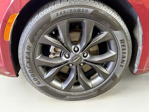 Used 2020 Chrysler Pacifica Touring w/ S Appearance Package image 41