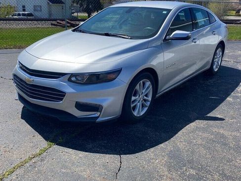 Used 2018 Chevrolet Malibu LT FWD image 1