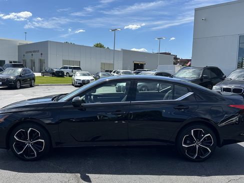 Used 2024 Nissan Altima 2.5 SR w/ SR Premium Package AWD/4WD image 7