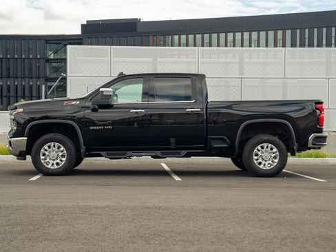 Used 2024 Chevrolet Silverado 3500 LTZ w/ LTZ Convenience Package AWD/4WD image 3