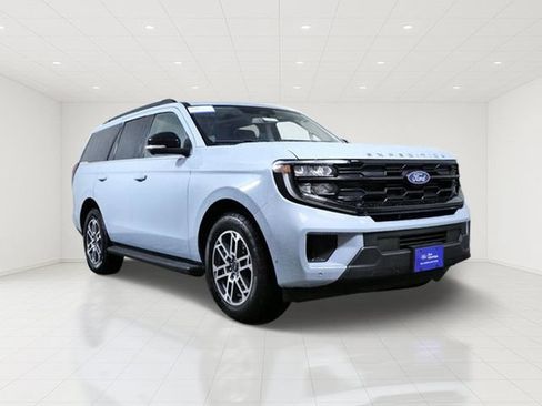 Certified 2025 Ford Expedition Active AWD/4WD image 1