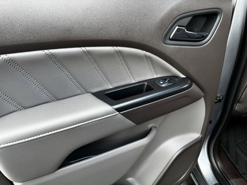 Used 2022 GMC Canyon Denali image 20