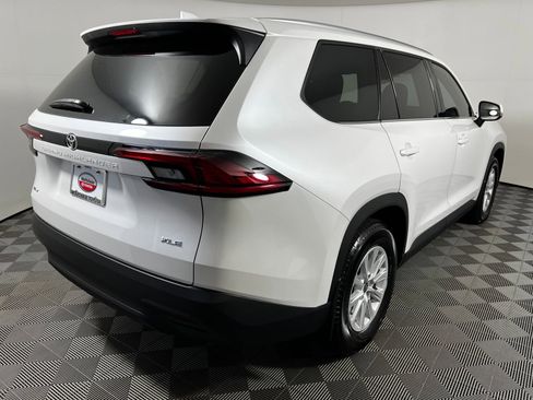 Used 2026 Toyota Grand Highlander XLE FWD image 5