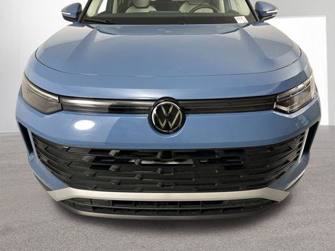 Used 2025 Volkswagen Tiguan SE image 26