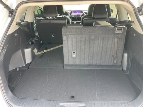 Used 2024 Toyota Highlander XLE image 25