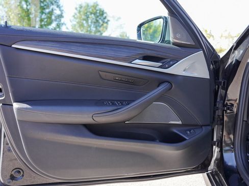 Used 2021 BMW M550i xDrive image 12