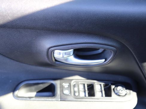 Used 2021 Jeep Renegade Latitude image 9