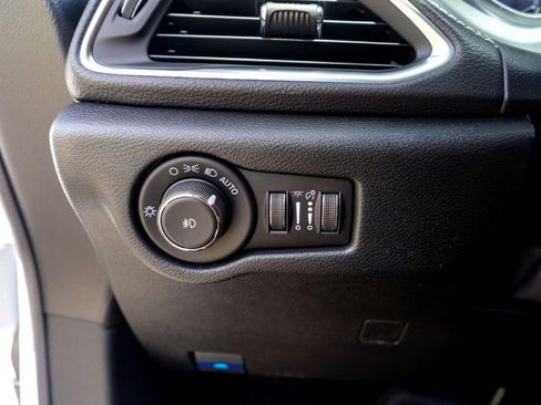 New 2026 Chrysler Pacifica Limited FWD image 18