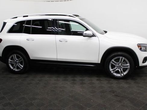 Used 2021 Mercedes-Benz GLB 250 4MATIC w/ Premium Package image 4