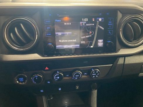 Used 2019 Toyota Tacoma TRD Sport image 27