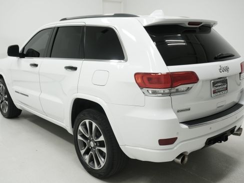 Used 2017 Jeep Grand Cherokee Overland RWD image 6
