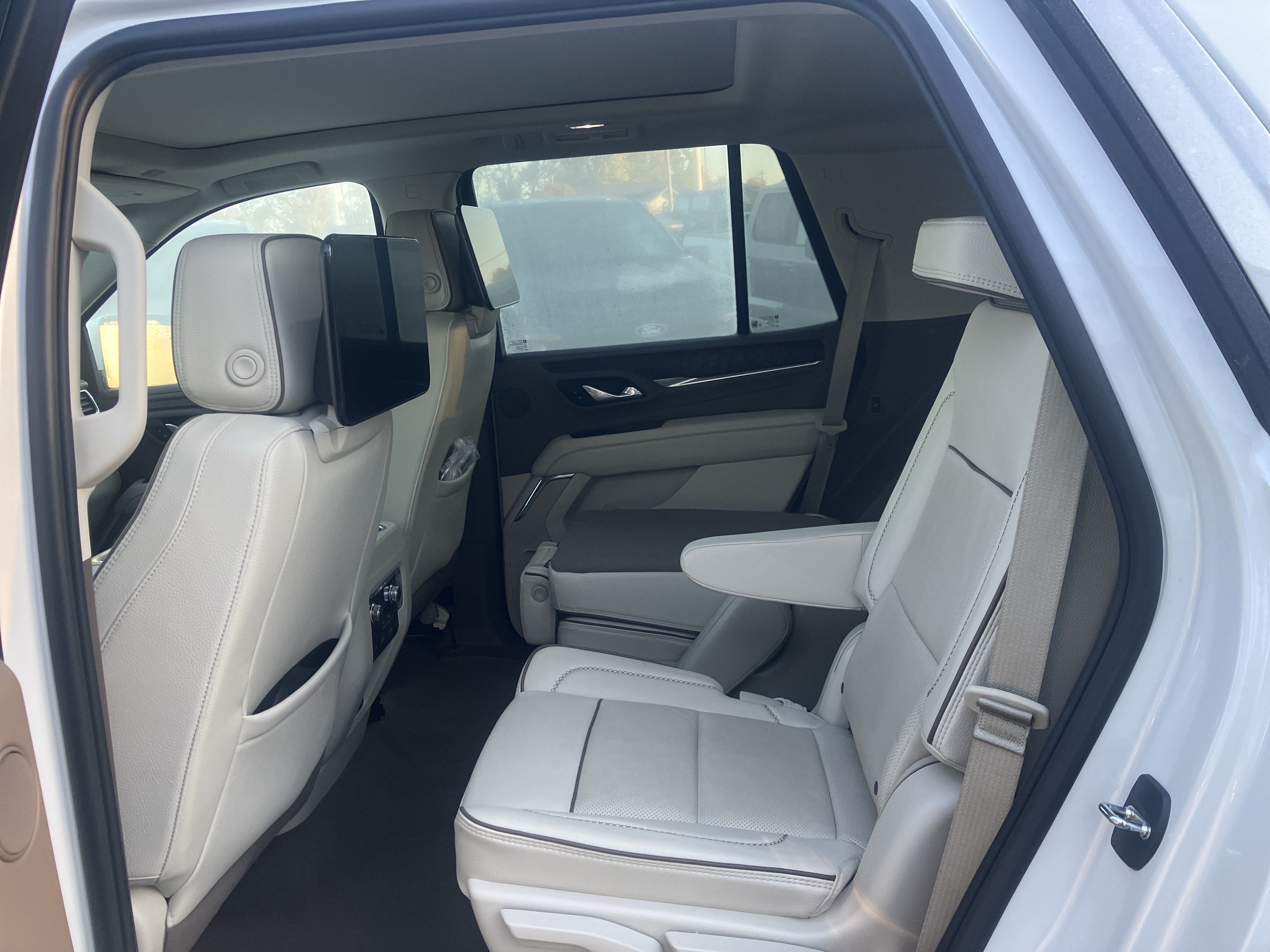 Used 2023 GMC Yukon Denali w/ Advanced Technology Package AWD/4WD image 16