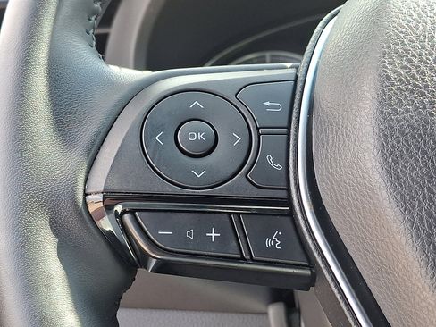 Used 2023 Toyota Venza image 19