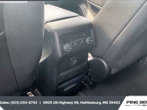 Used 2019 GMC Acadia SLE image 24