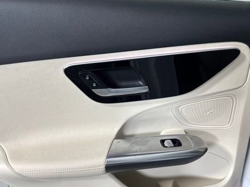Used 2023 Mercedes-Benz C 300 Sedan image 19