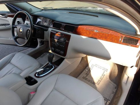Used 2011 Chevrolet Impala LT w/ Luxury Edition Package FWD image 12